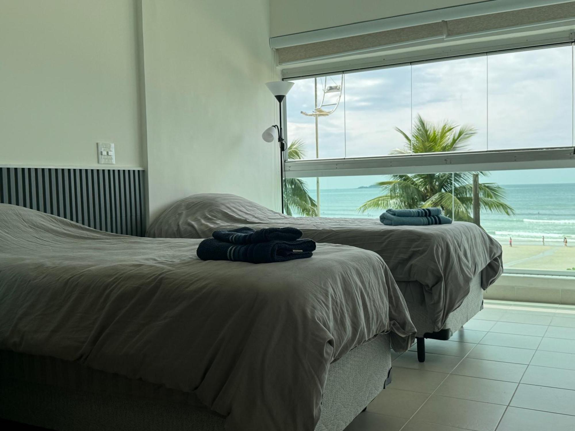 Apartamento Vista Para O Mar E Pe Na Areia Гуаружа Экстерьер фото