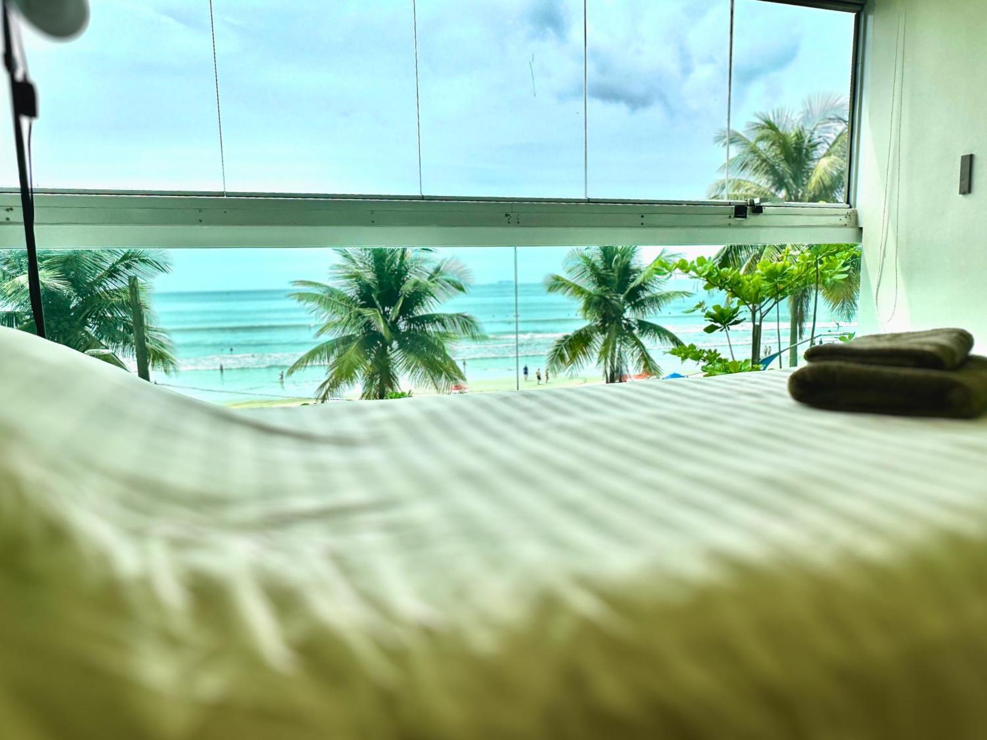 Apartamento Vista Para O Mar E Pe Na Areia Гуаружа Экстерьер фото